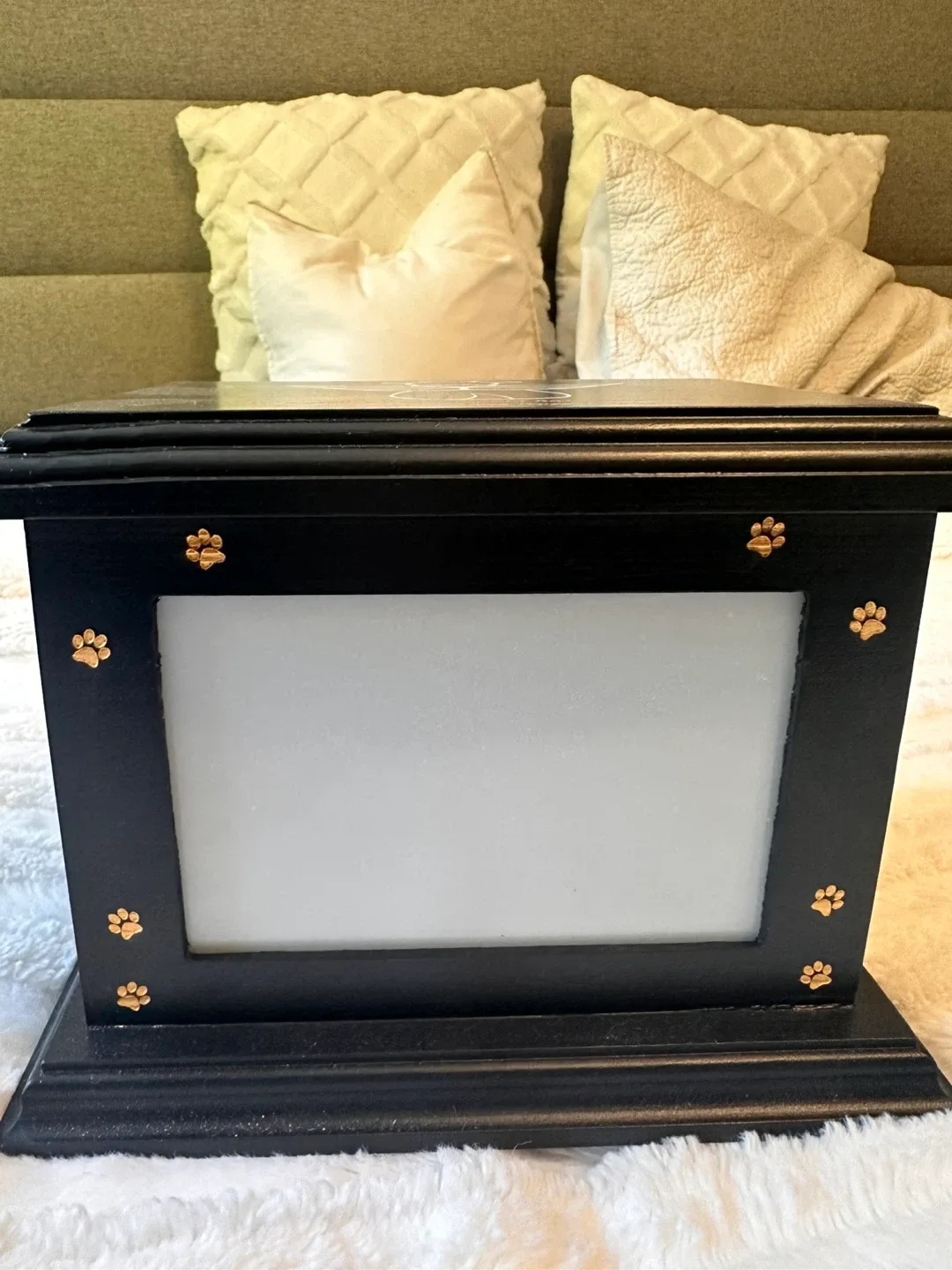 Pet Urn for Dog Ashes with Photo Frame image indicator(9)