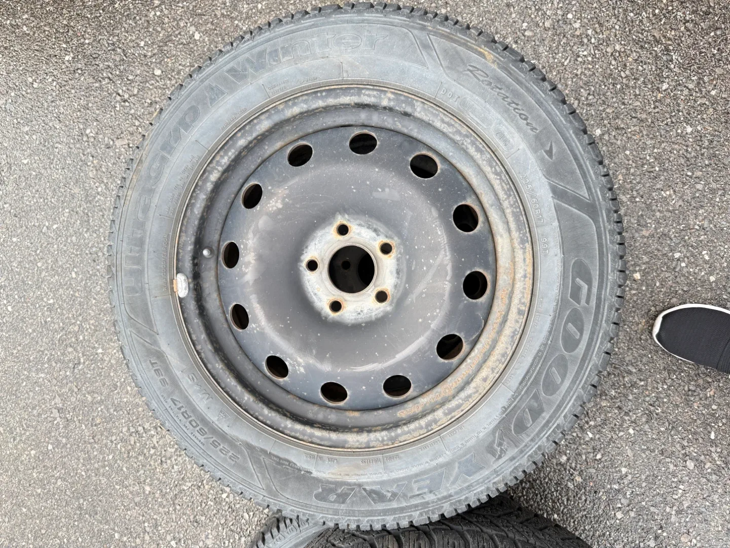 4 Winter Tires 225/60R17 with Rims (Goodyear) image indicator(5)