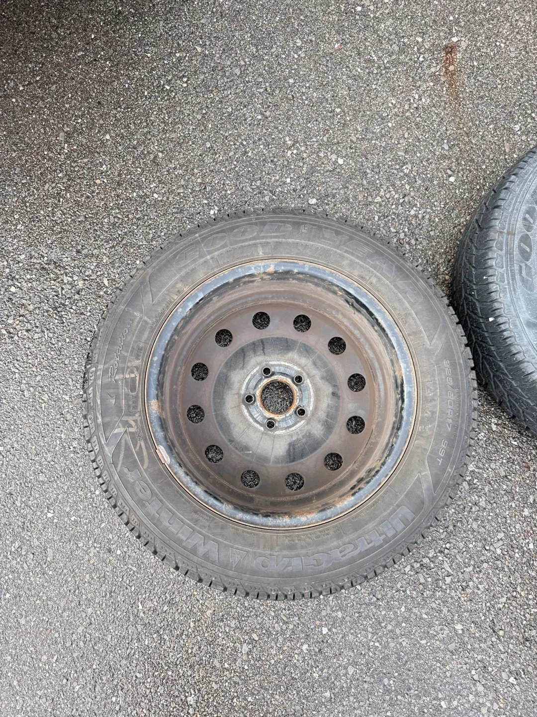 4 Winter Tires 225/60R17 with Rims (Goodyear) image indicator(6)