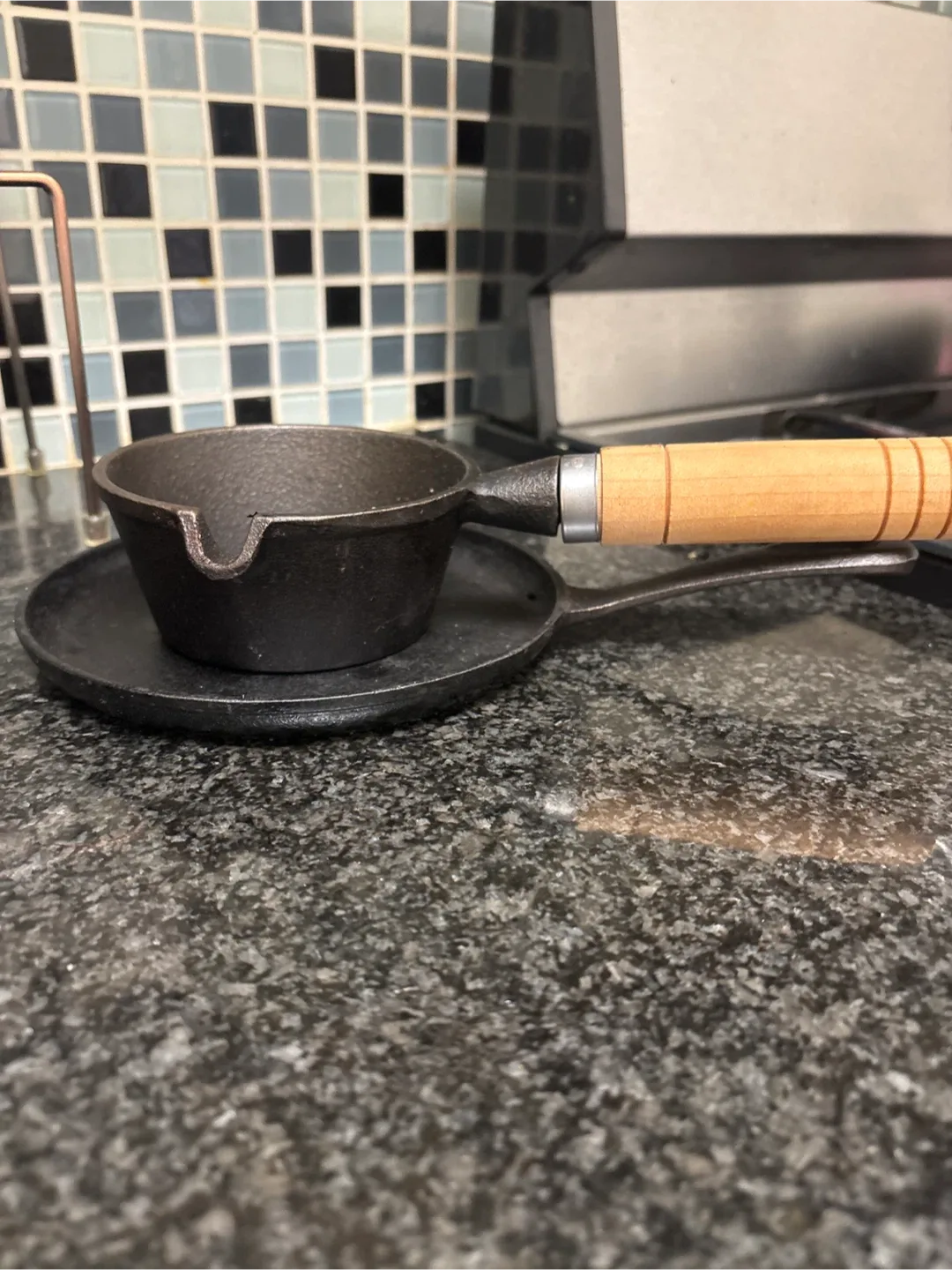 Cast Iron - frying pan and sauce/butter warmer image indicator(2)