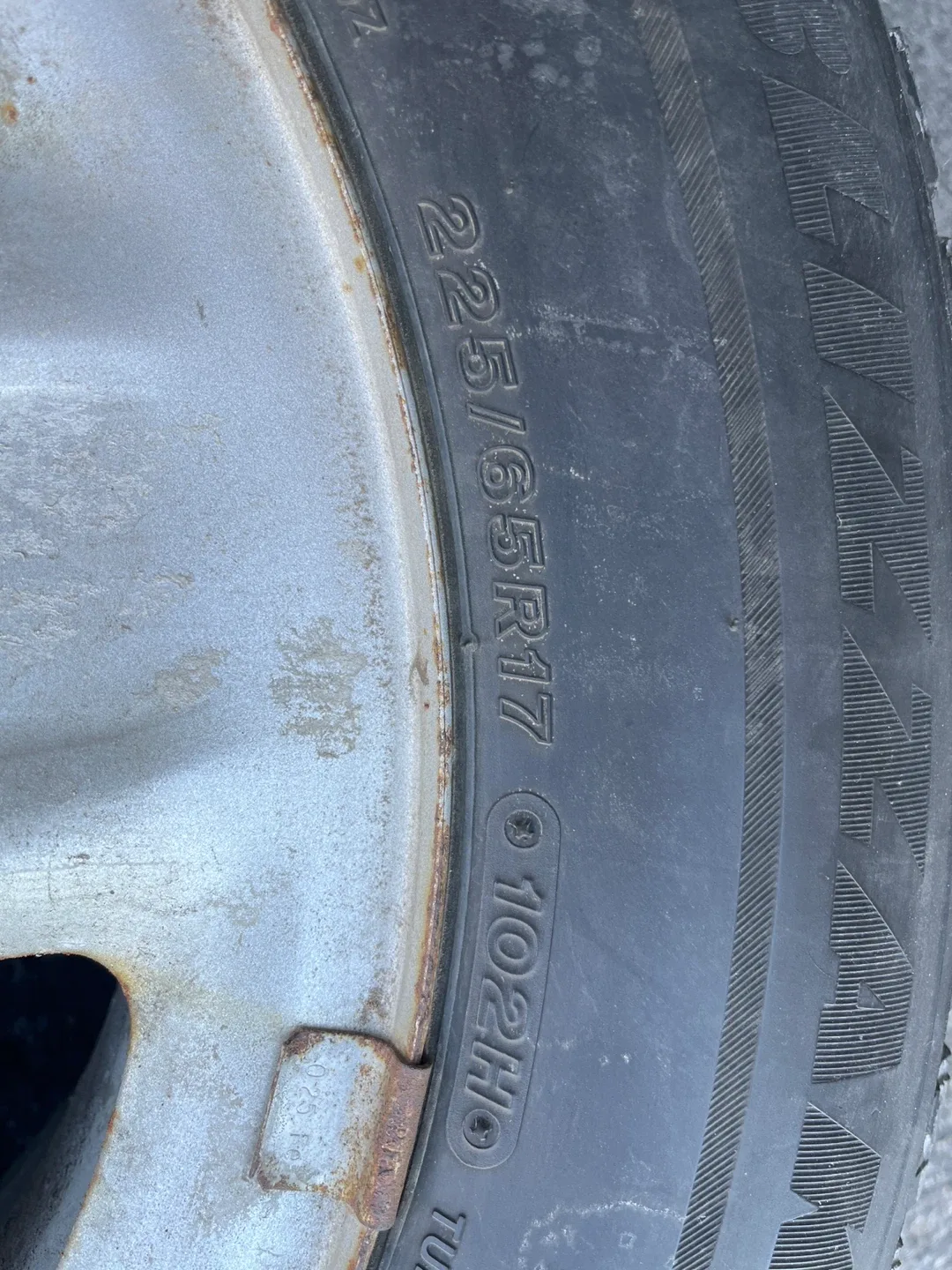 Bridgestone Blizzak WS80 Winter Tire 225/65R17 image indicator(3)