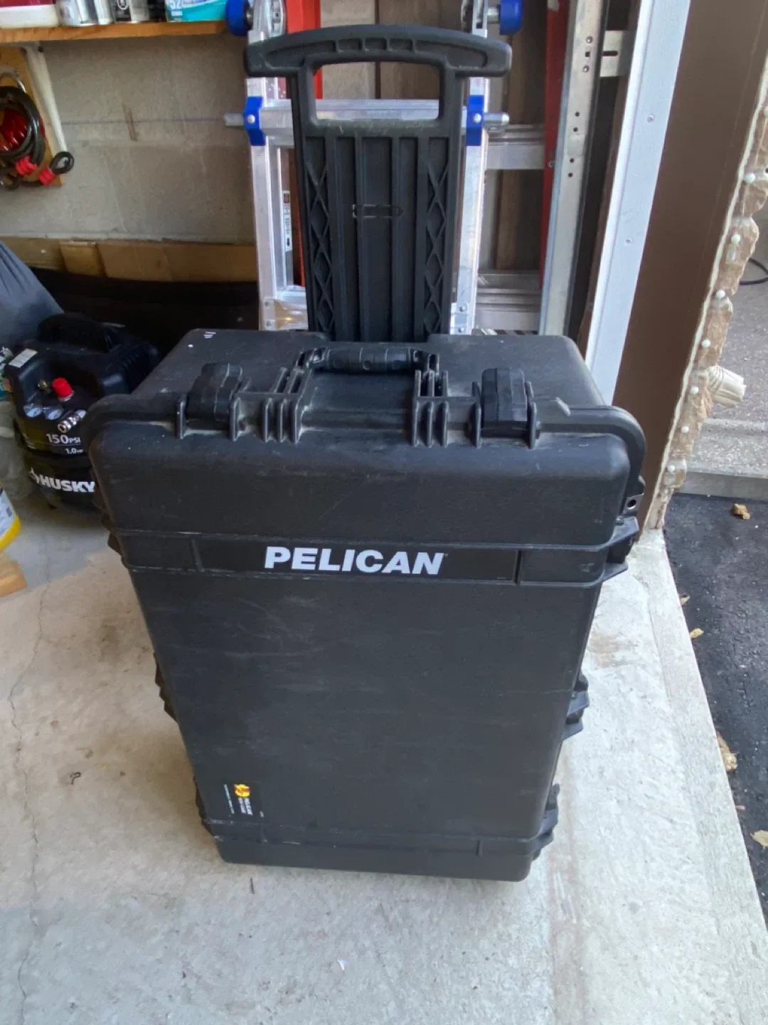 Pelican 1606 Case - Black image indicator(4)