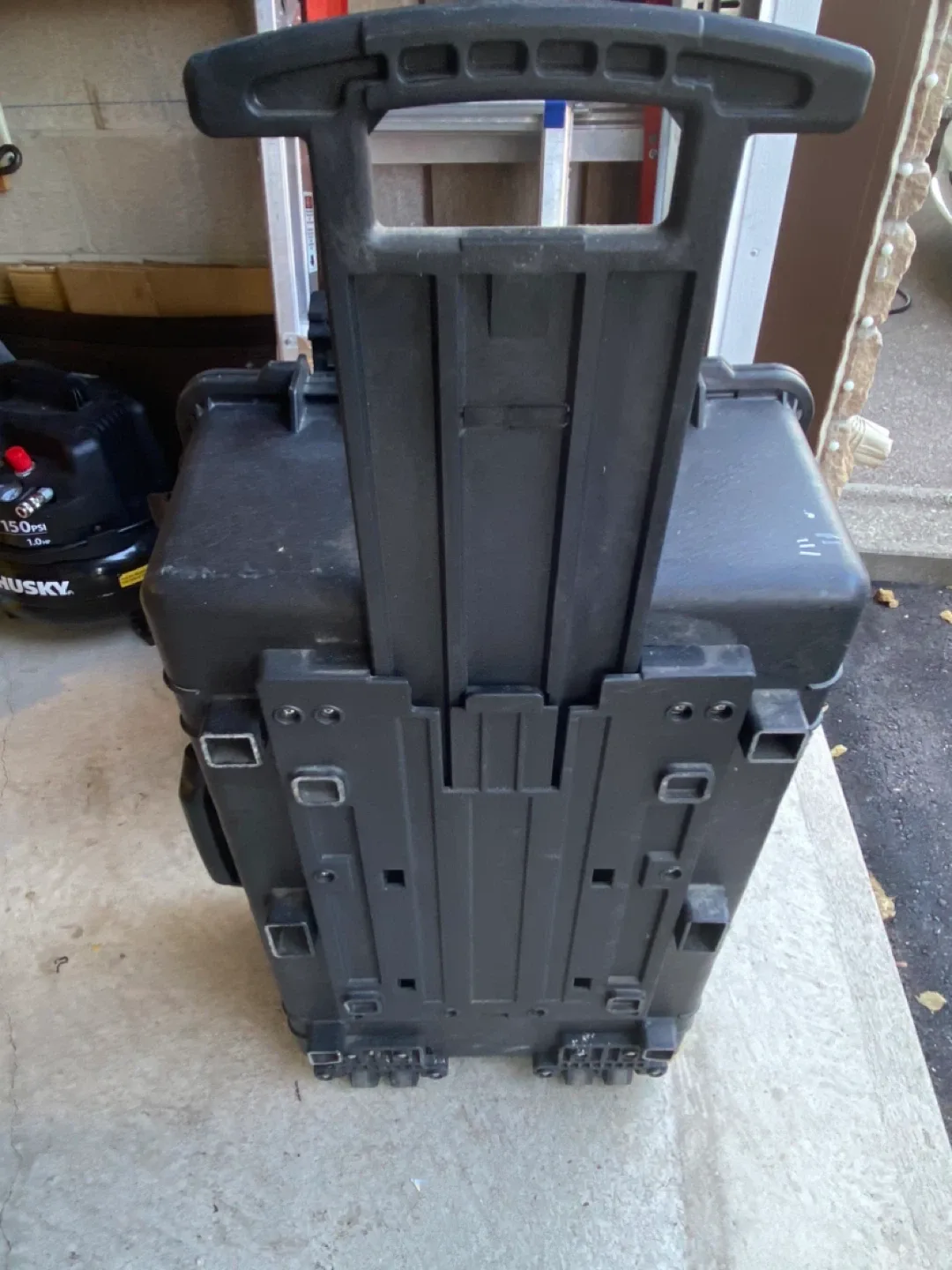 Pelican 1606 Case - Black image indicator(3)