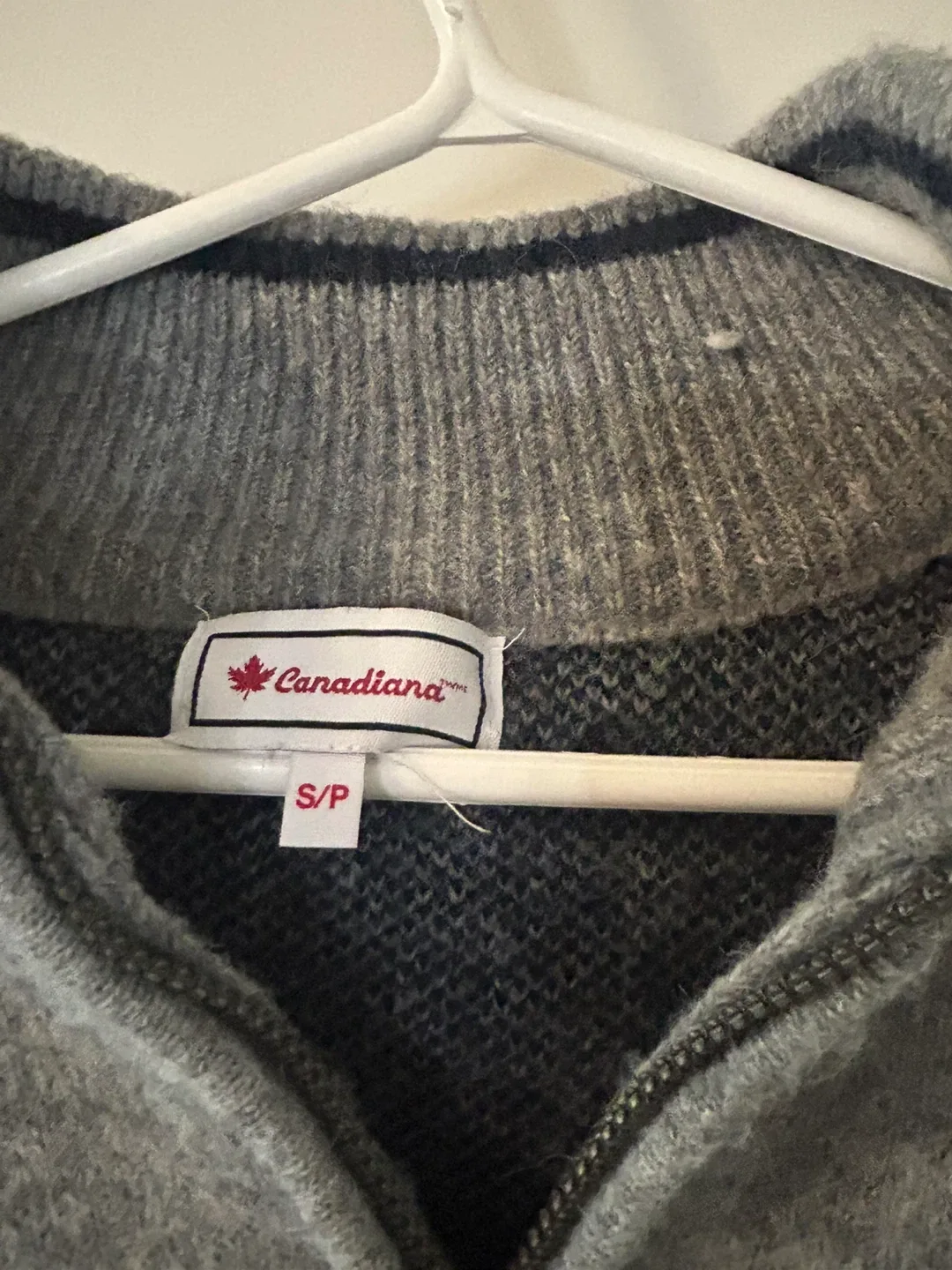 Canadian Sweater - Size S/P image indicator(2)