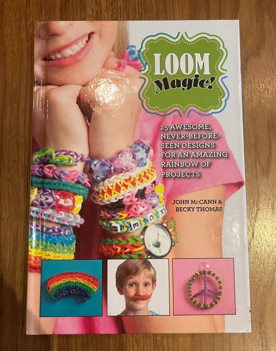 Rainbow Loom (several sets) with Loom Magic Book image indicator(4)