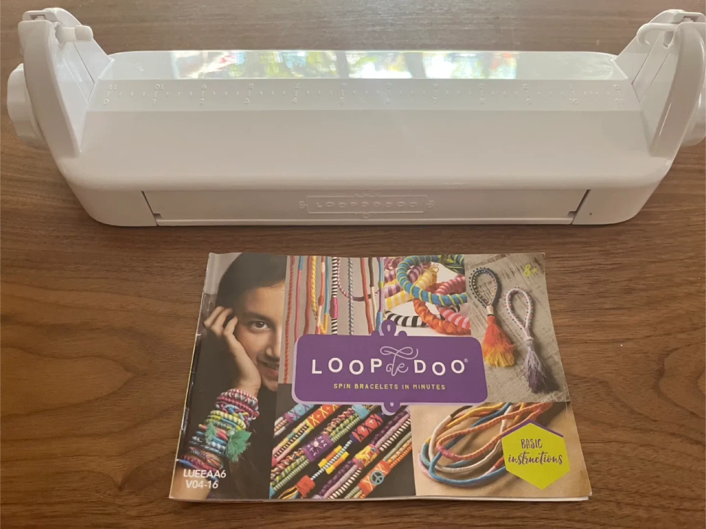 Loop-de-doo Spinning Loom Bracelet Maker Kit image indicator(2)