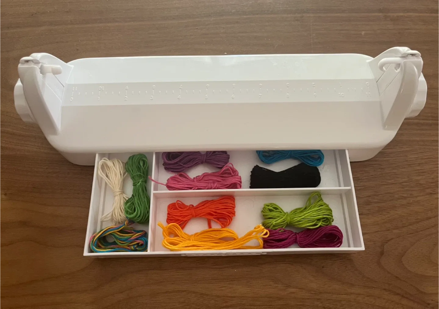 Loop-de-doo Spinning Loom Bracelet Maker Kit image indicator(3)