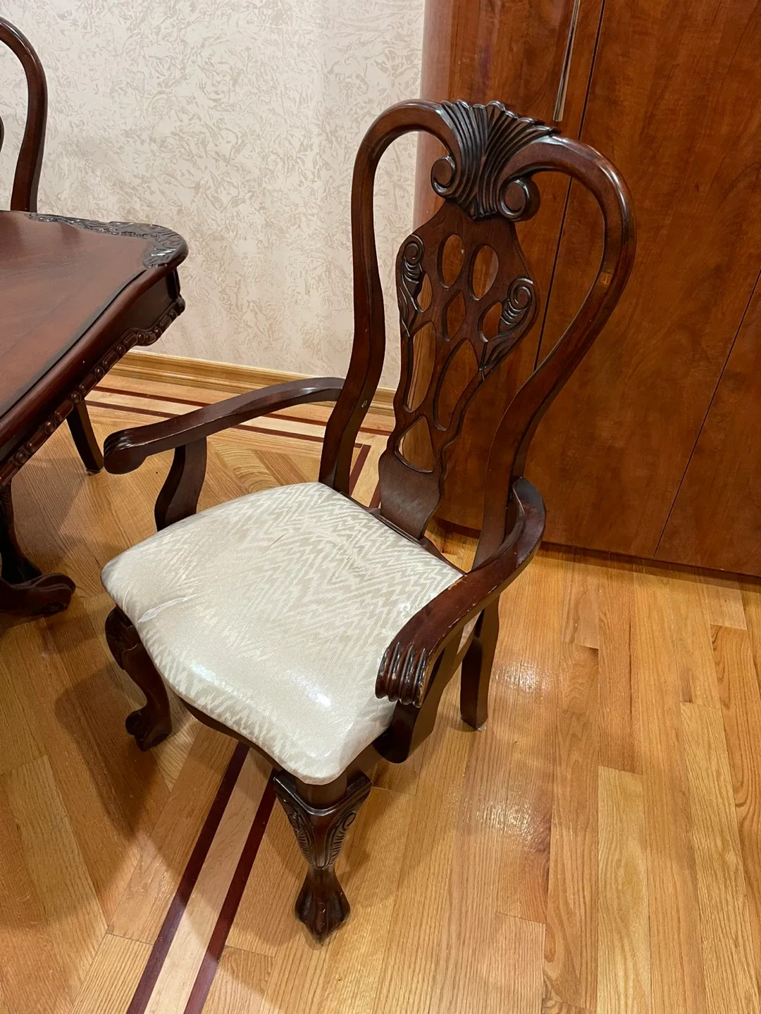 Dining Table with 6 Chairs image indicator(3)