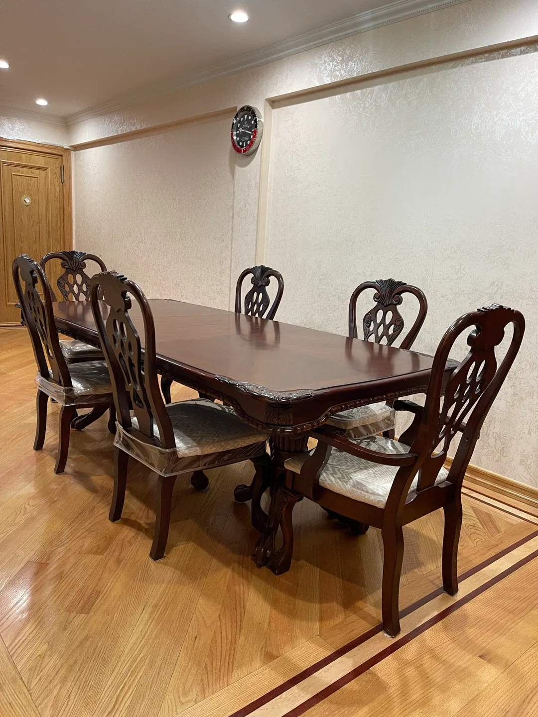 Dining Table with 6 Chairs image indicator(5)