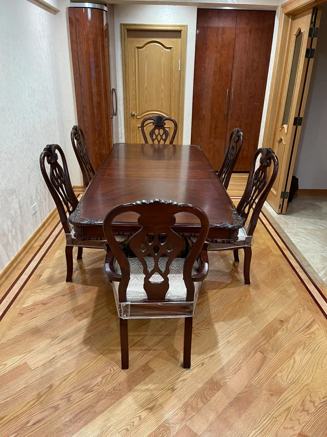 Dining Table with 6 Chairs image indicator(7)