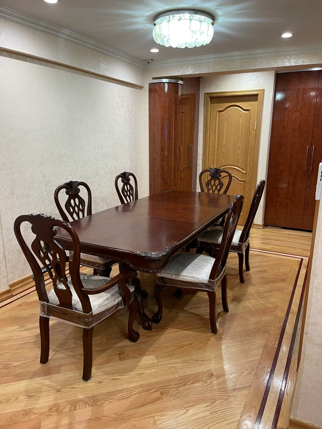 Dining Table with 6 Chairs image indicator(8)