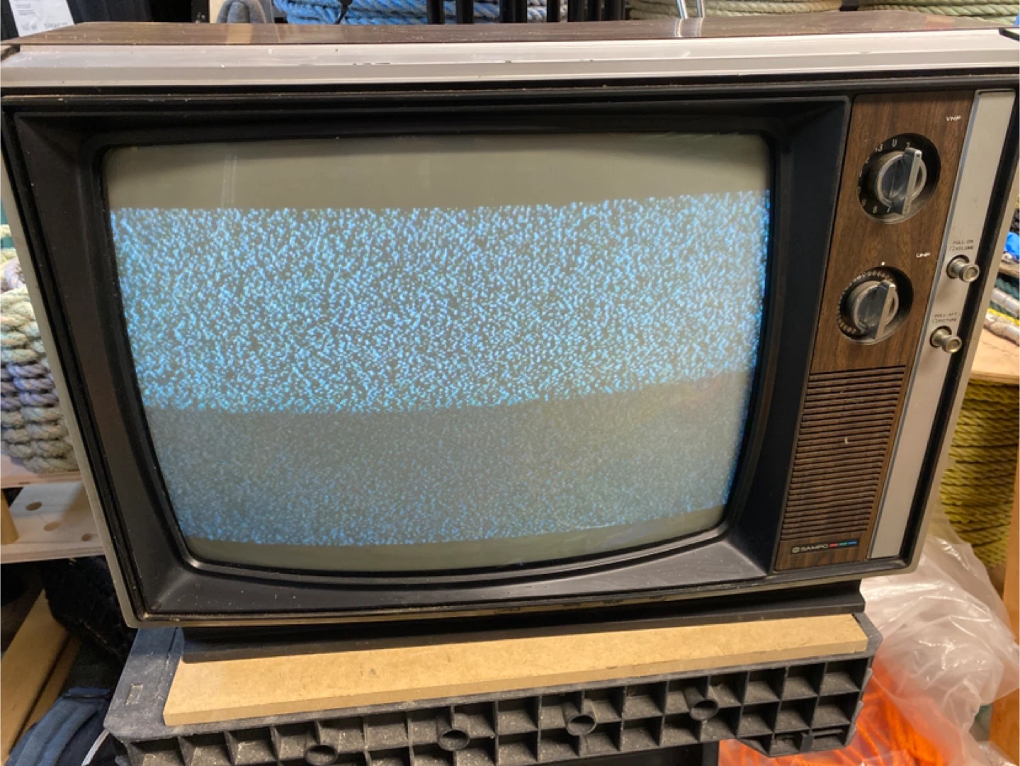 Vintage Sampo K-1941PC Television