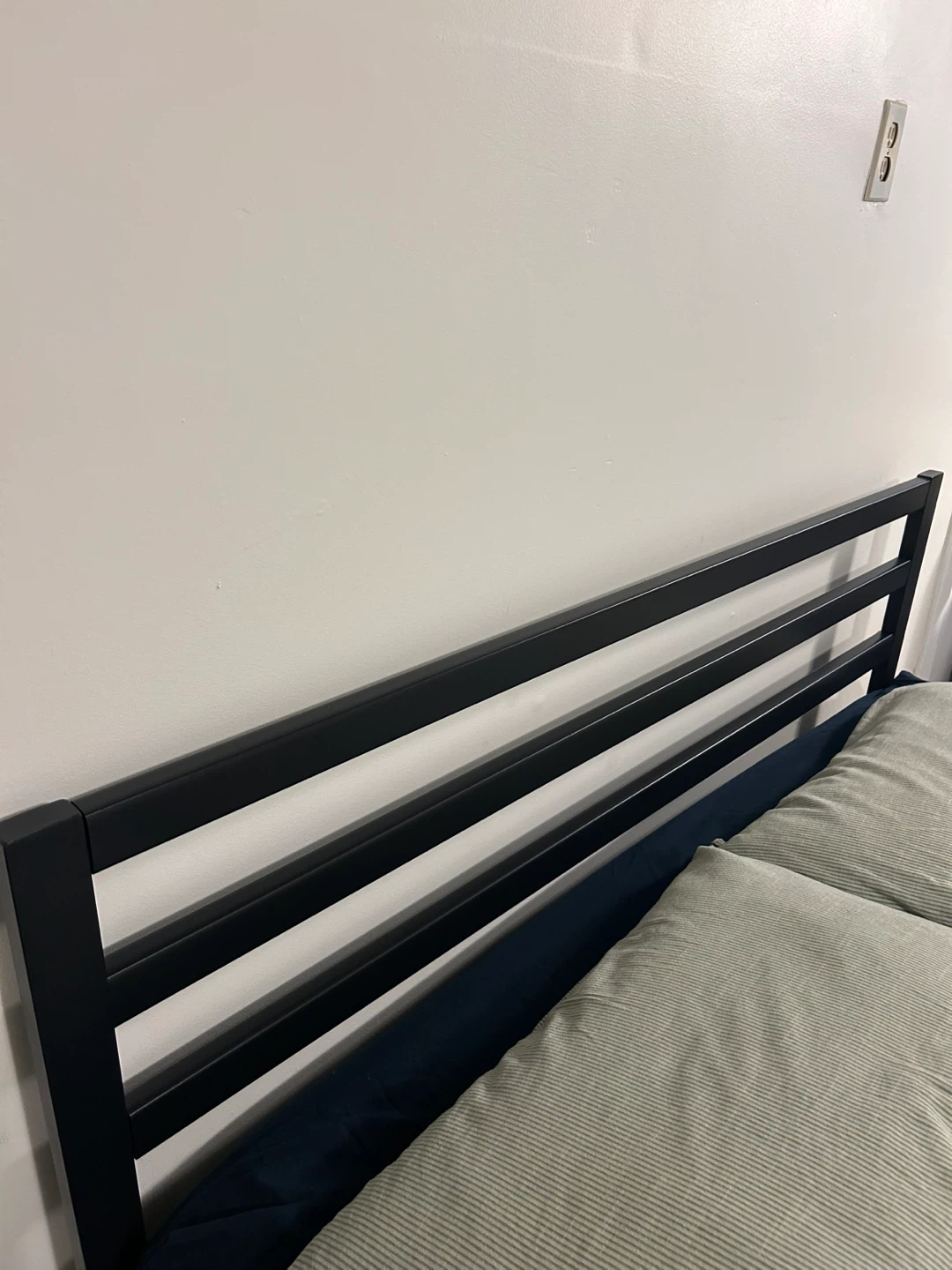 Queen Size Metal Bed Frame - photo 2