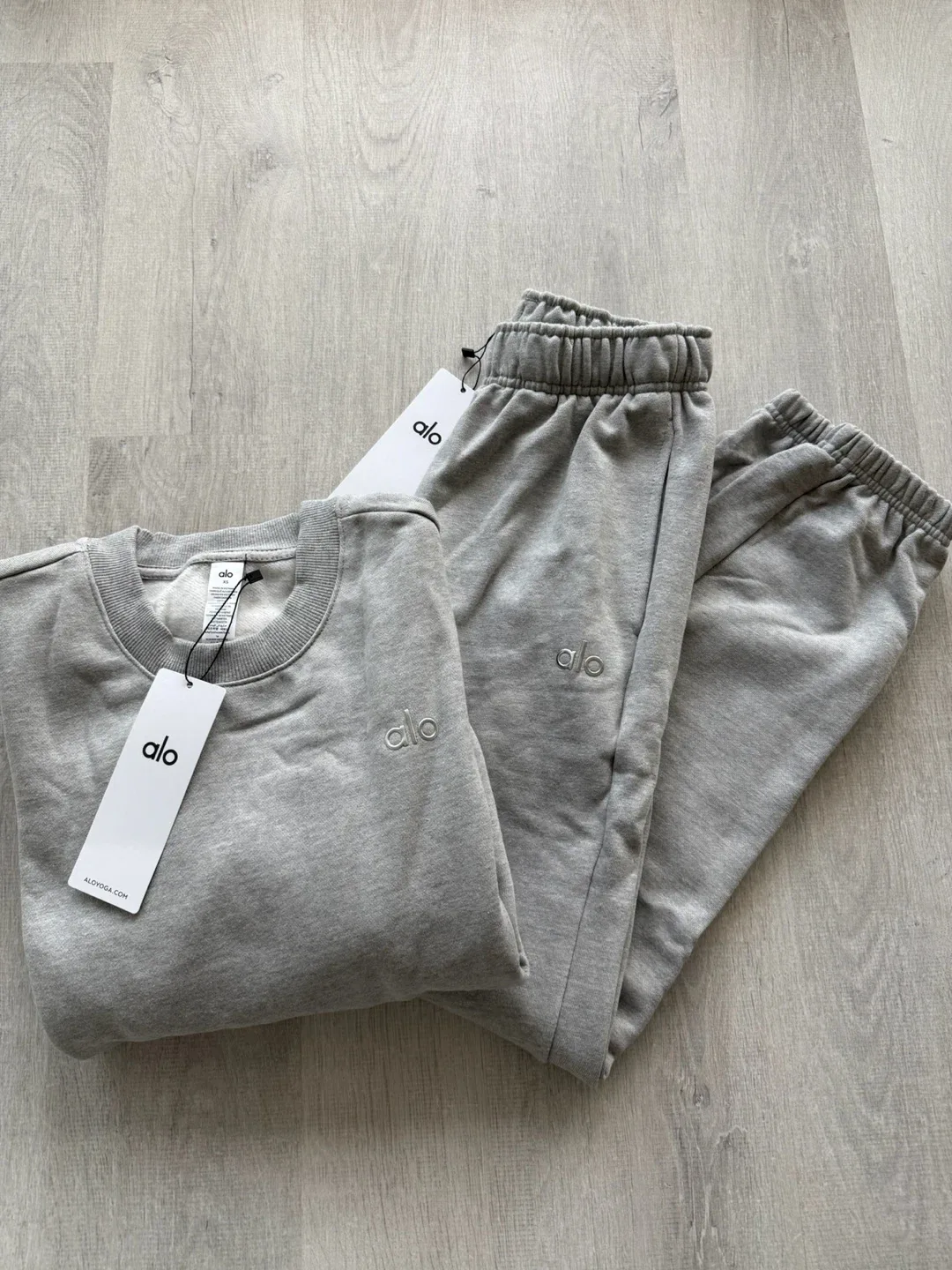 ALO Accolade Crewneck & Joggers Set - Heather Grey image indicator(2)