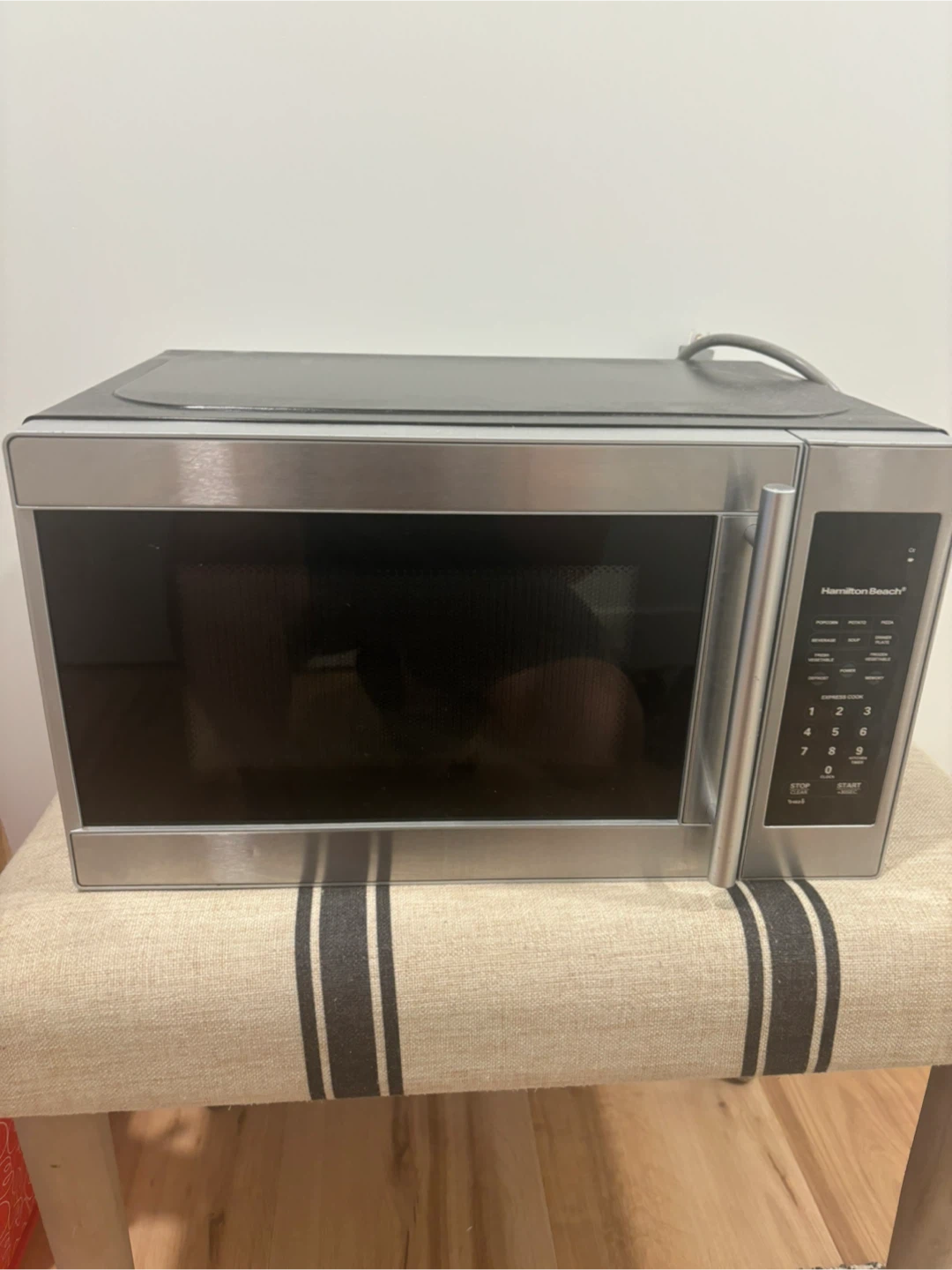 Hamilton Beach Microwave Oven - photo 4