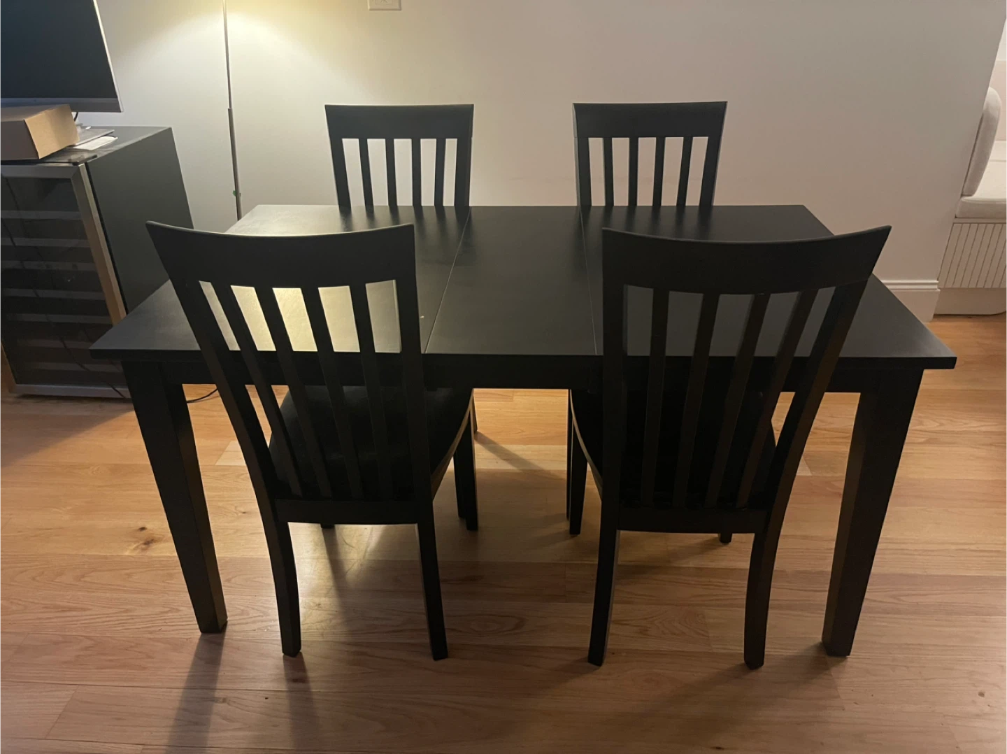 Elegant wood extendable dining table with chairs