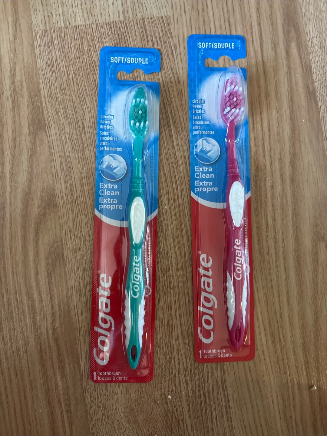 Colgate Extra Clean Toothbrushes, New thumbnail