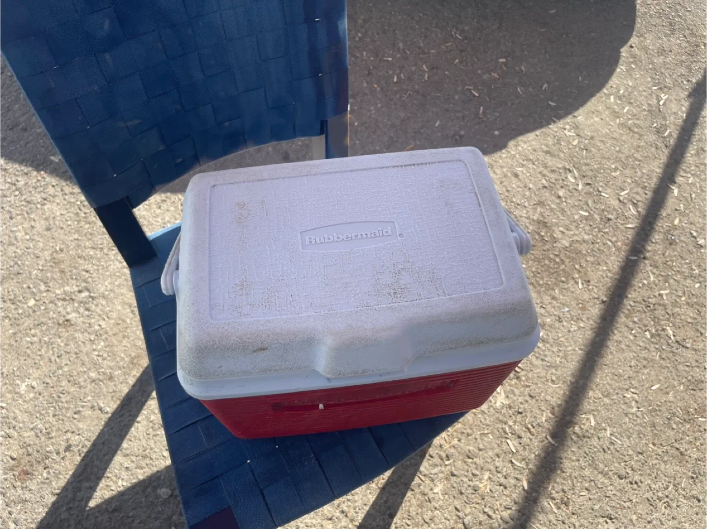 Rubbermaid Cooler - Red & White image indicator(2)