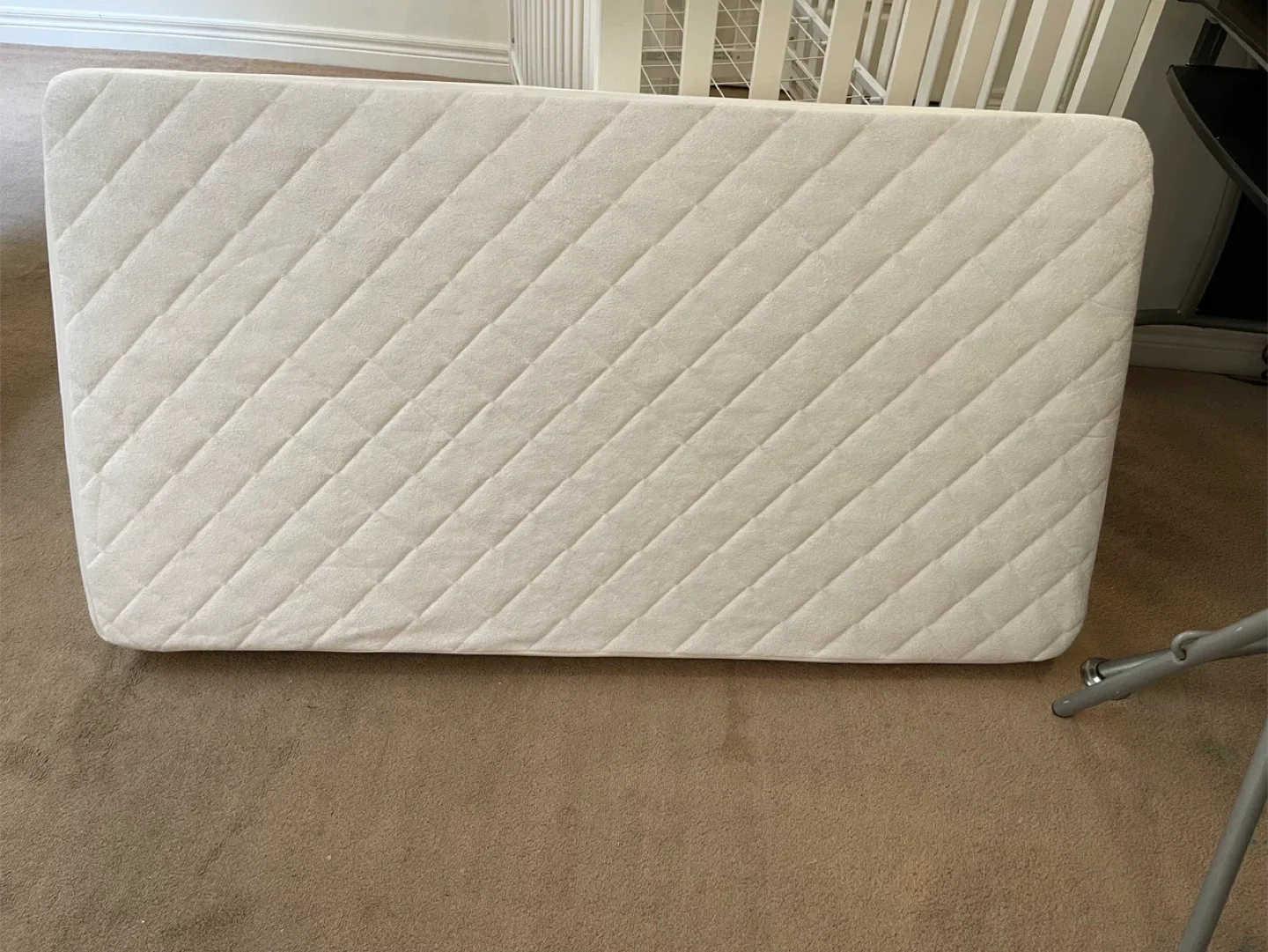 Delta Children Tucker 4-in-1 Convertible Crib image indicator(4)