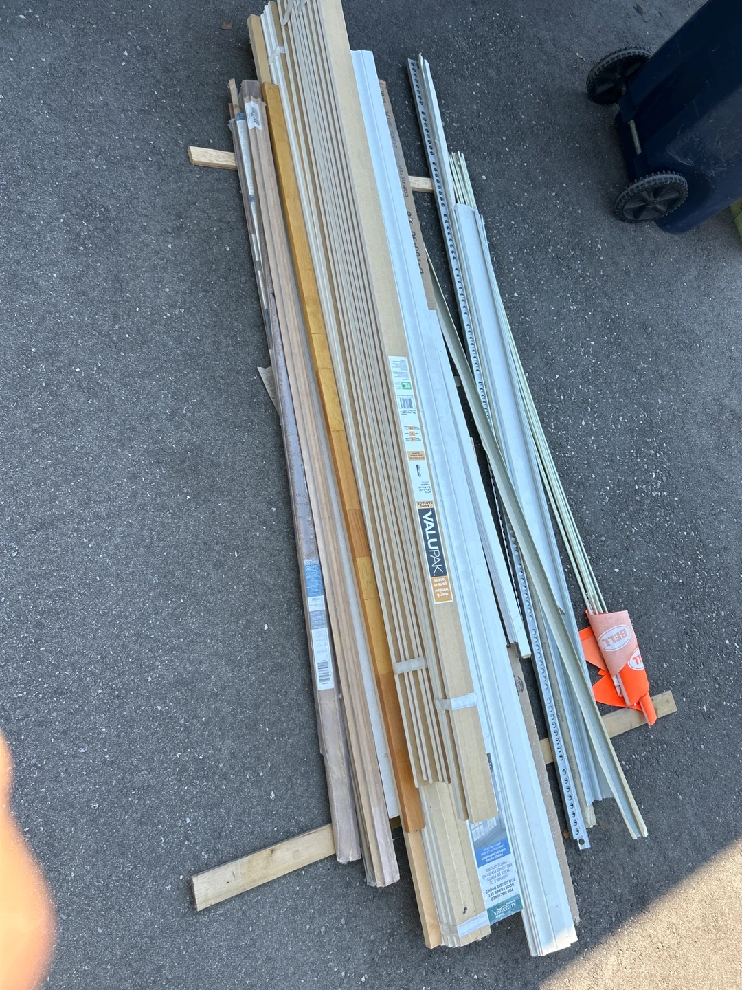 Mixed Lot of Trim & Moulding Pieces