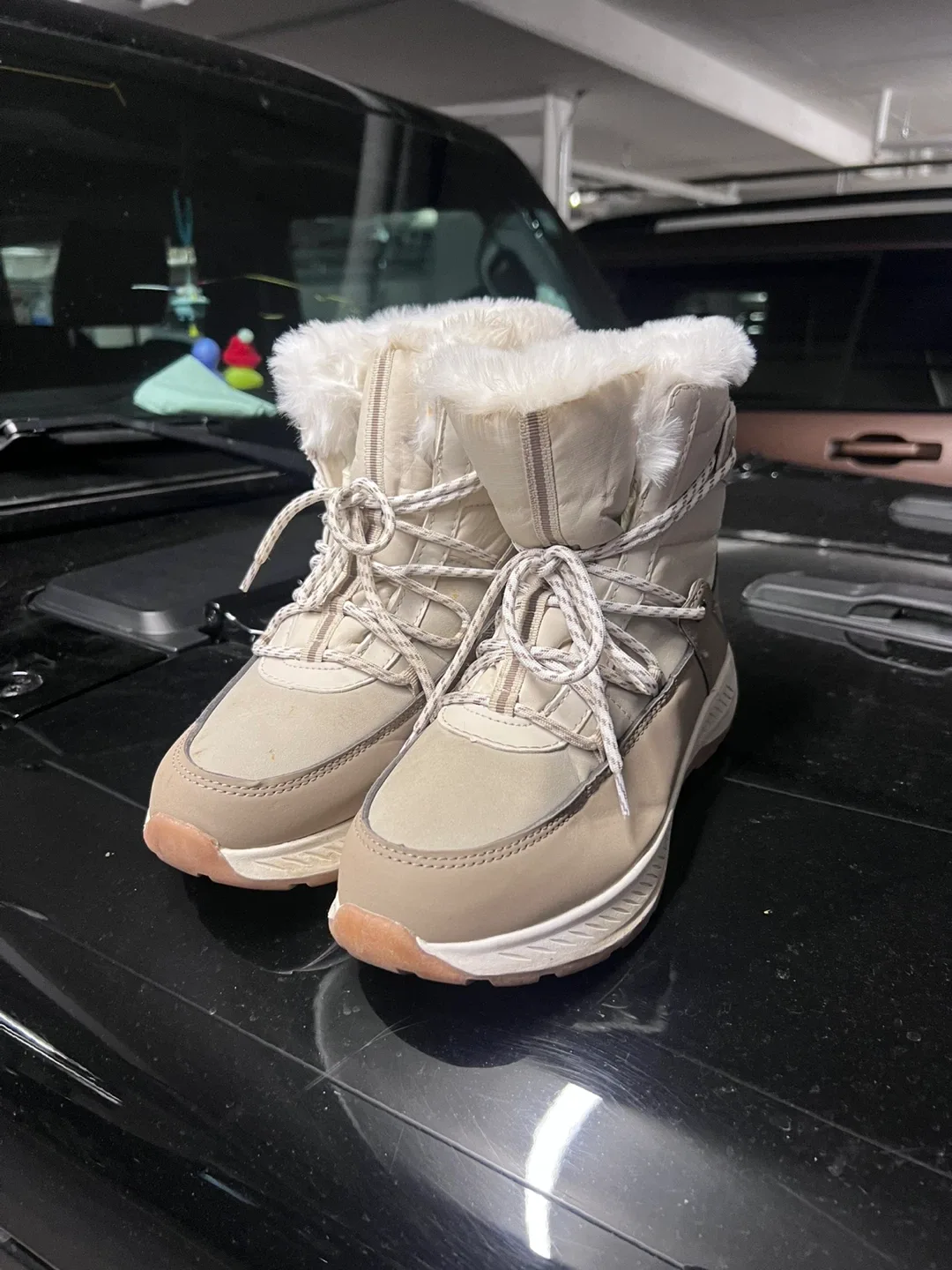 Khombu Women's Winter Boots Size 8 image indicator(2)