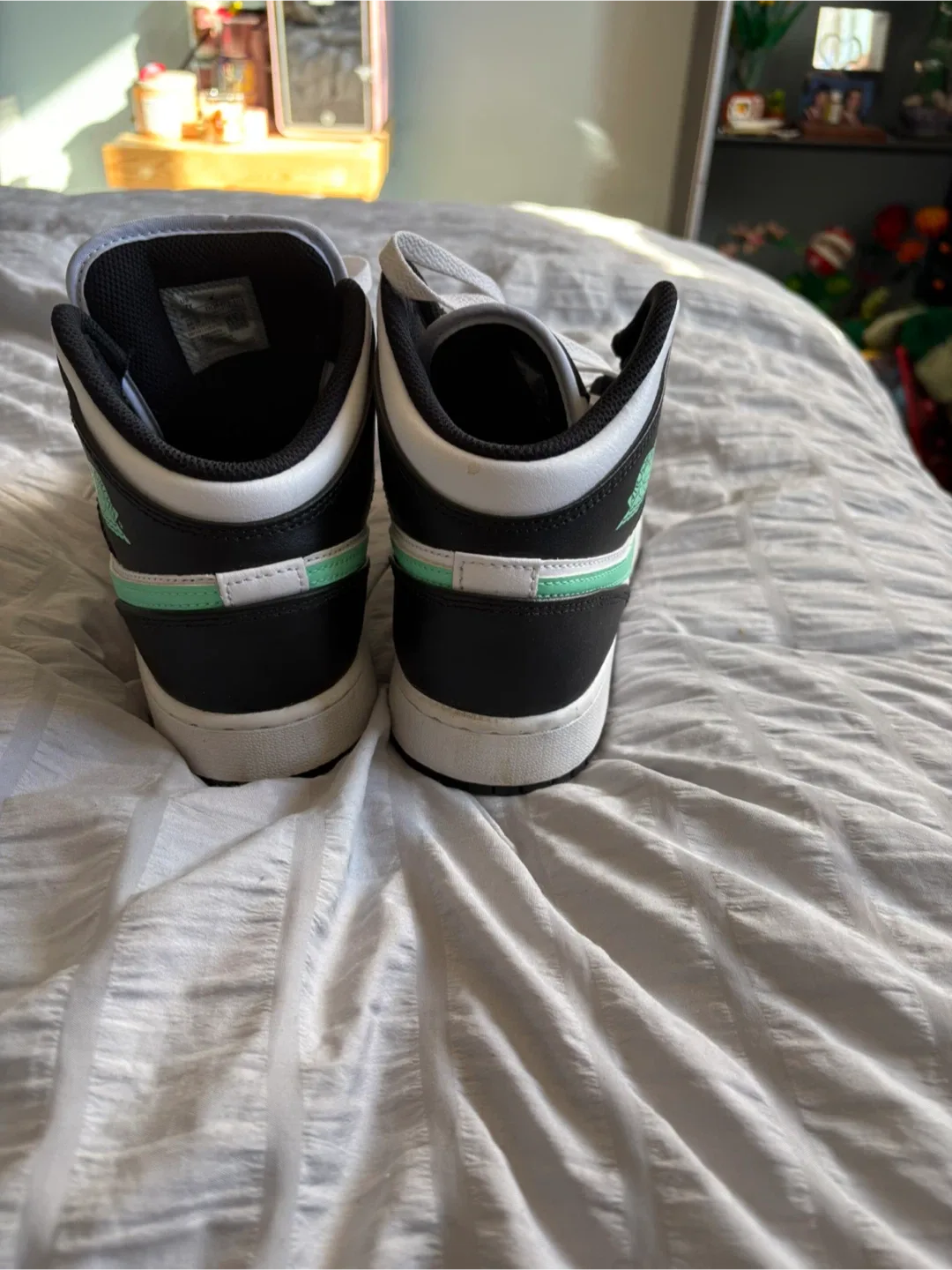 Nike Air Jordan 1 Mid Sneakers - Black/White/Mint image indicator(5)