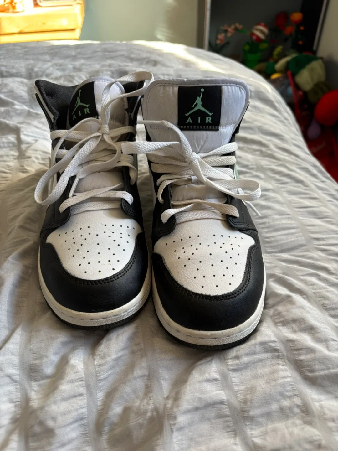 Nike Air Jordan 1 Mid Sneakers - Black/White/Mint image indicator(3)