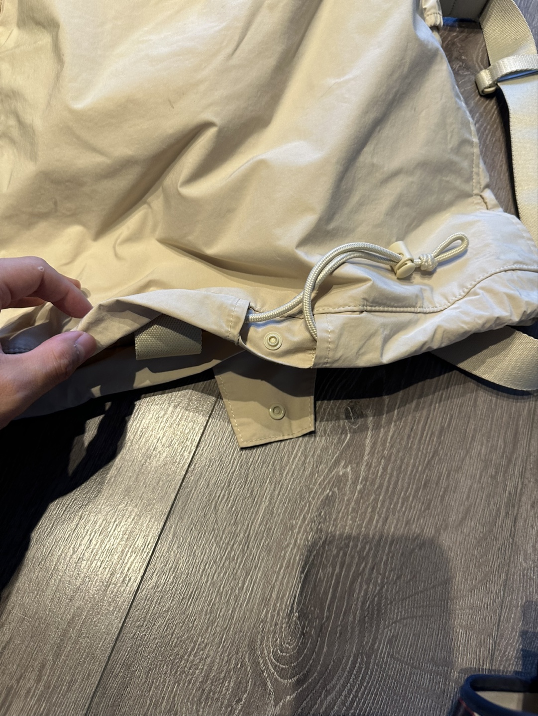 Uniqlo Drawstring Backpack Beige - photo 4