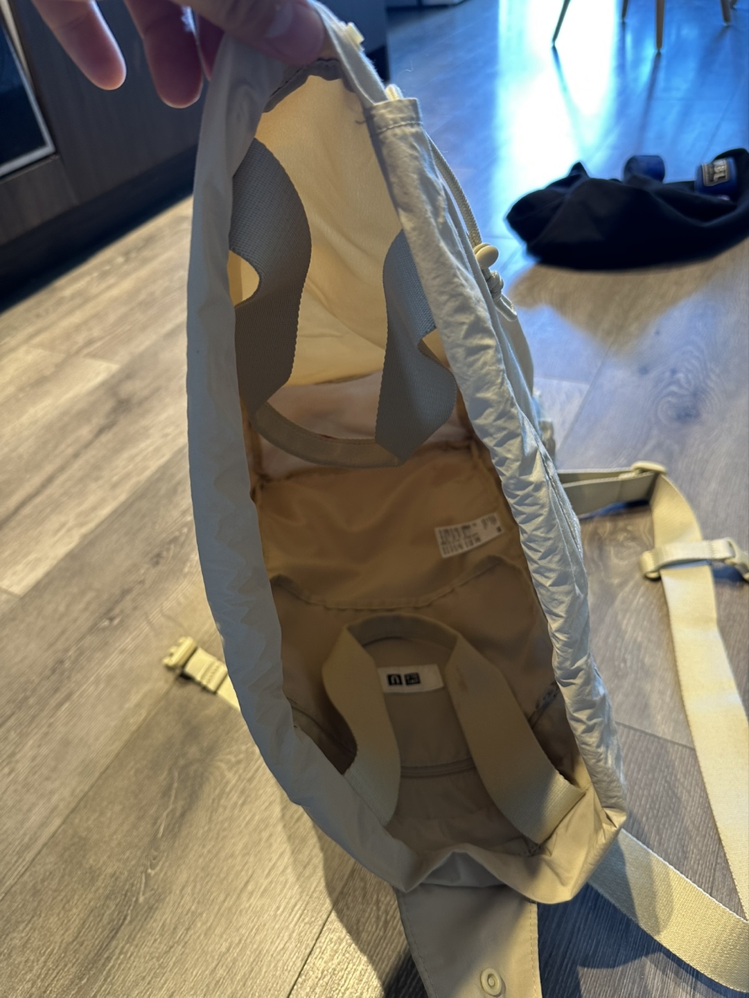 Uniqlo Drawstring Backpack Beige - photo 3