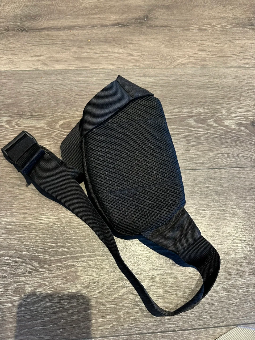 Kavu Black Sling Bag image indicator(2)