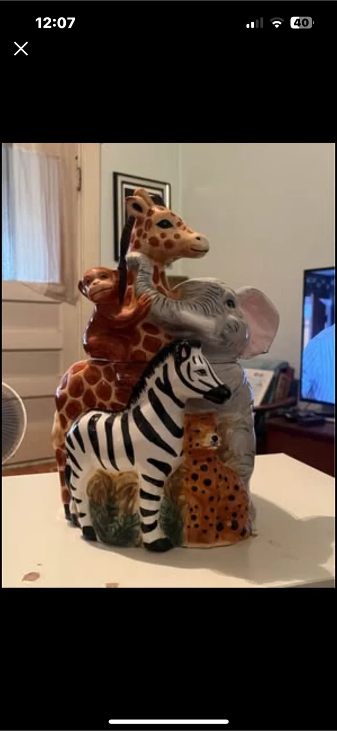SAFARI ANIMAL FRIENDS GIRAFFE, ELEPHANT, ZEBRA COOKIE JAR image indicator(5)