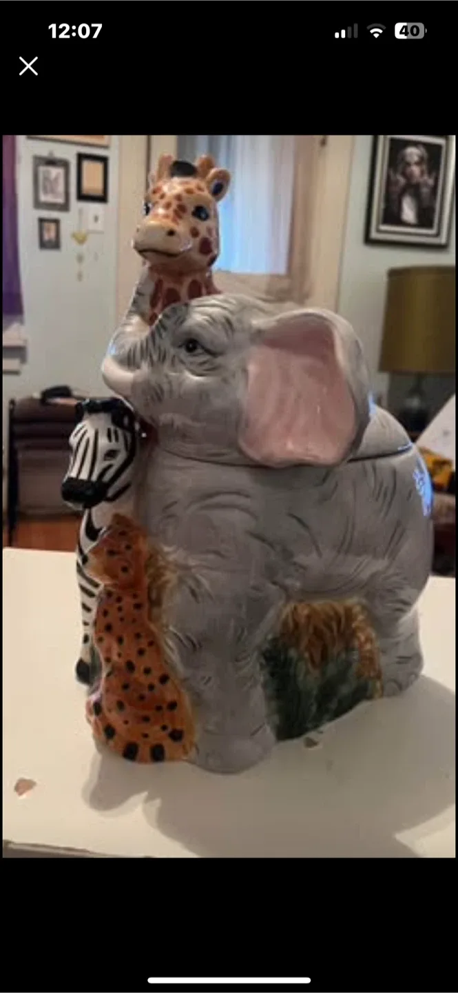 SAFARI ANIMAL FRIENDS GIRAFFE, ELEPHANT, ZEBRA COOKIE JAR image indicator(2)