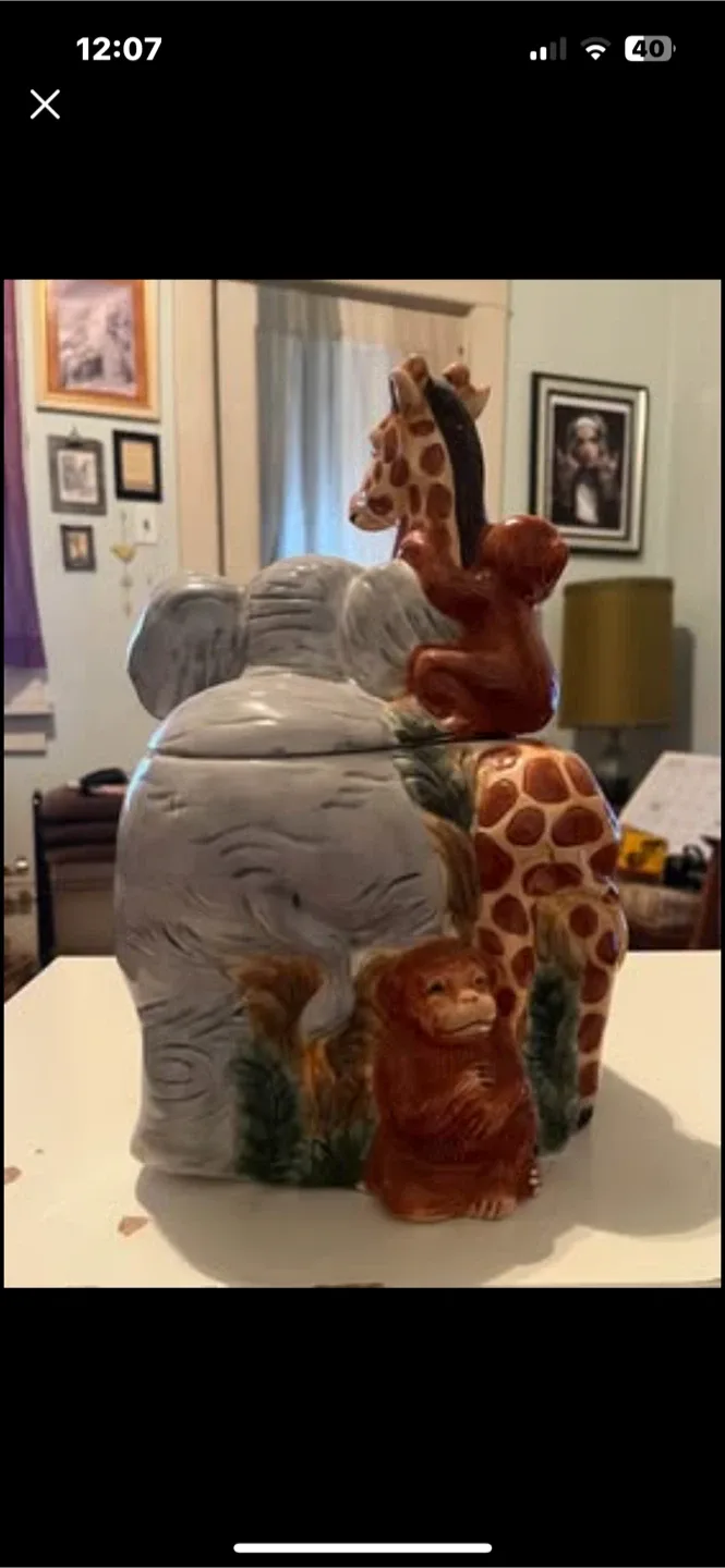 SAFARI ANIMAL FRIENDS GIRAFFE, ELEPHANT, ZEBRA COOKIE JAR image indicator(3)