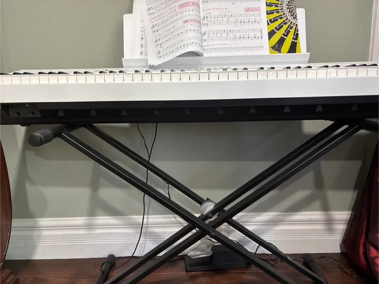 Yamaha P-115 88-key Digital Piano w/ weighted keys image indicator(2)