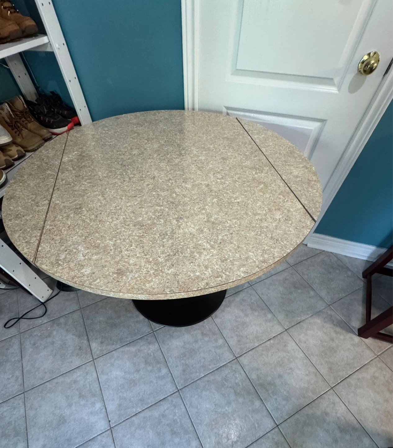 Round Extendable Dining Table - photo 2