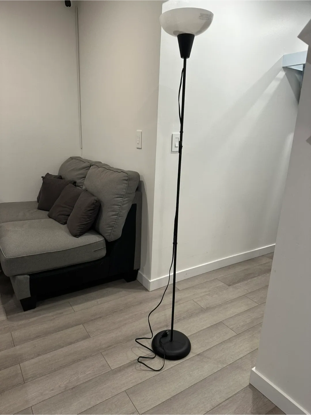 IKEA Floor Lamp - Black image indicator(2)