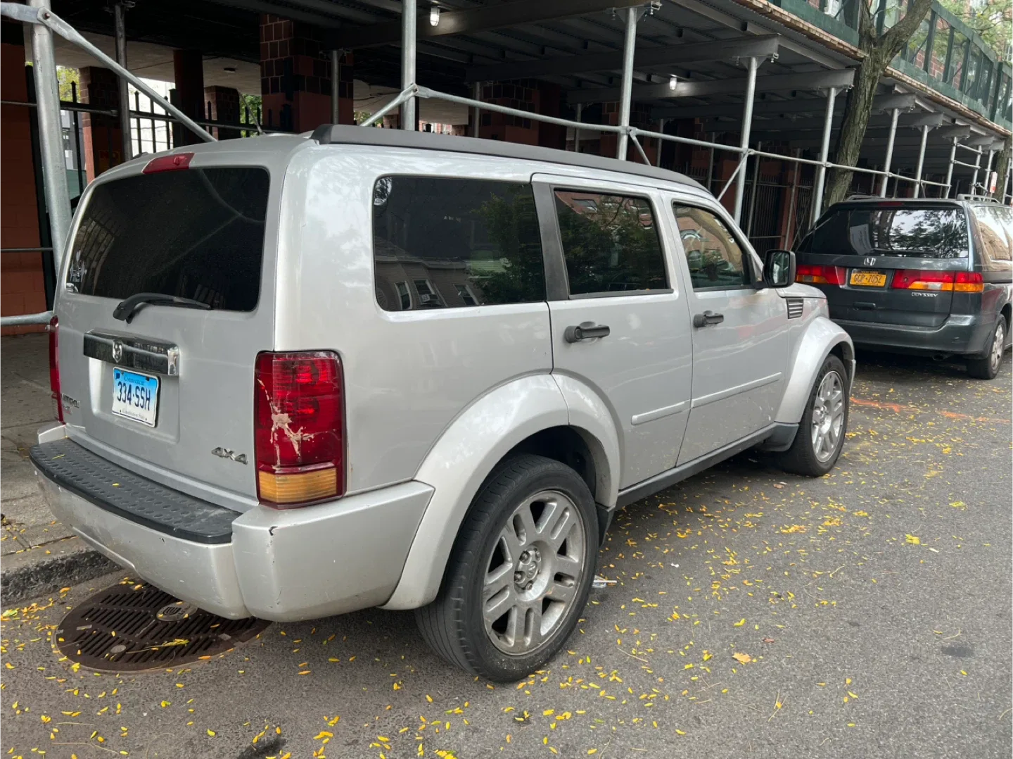 2008 silver Dodge Nitro SUV image indicator(7)