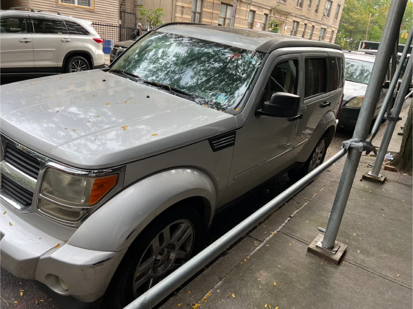 2008 silver Dodge Nitro SUV image indicator(6)