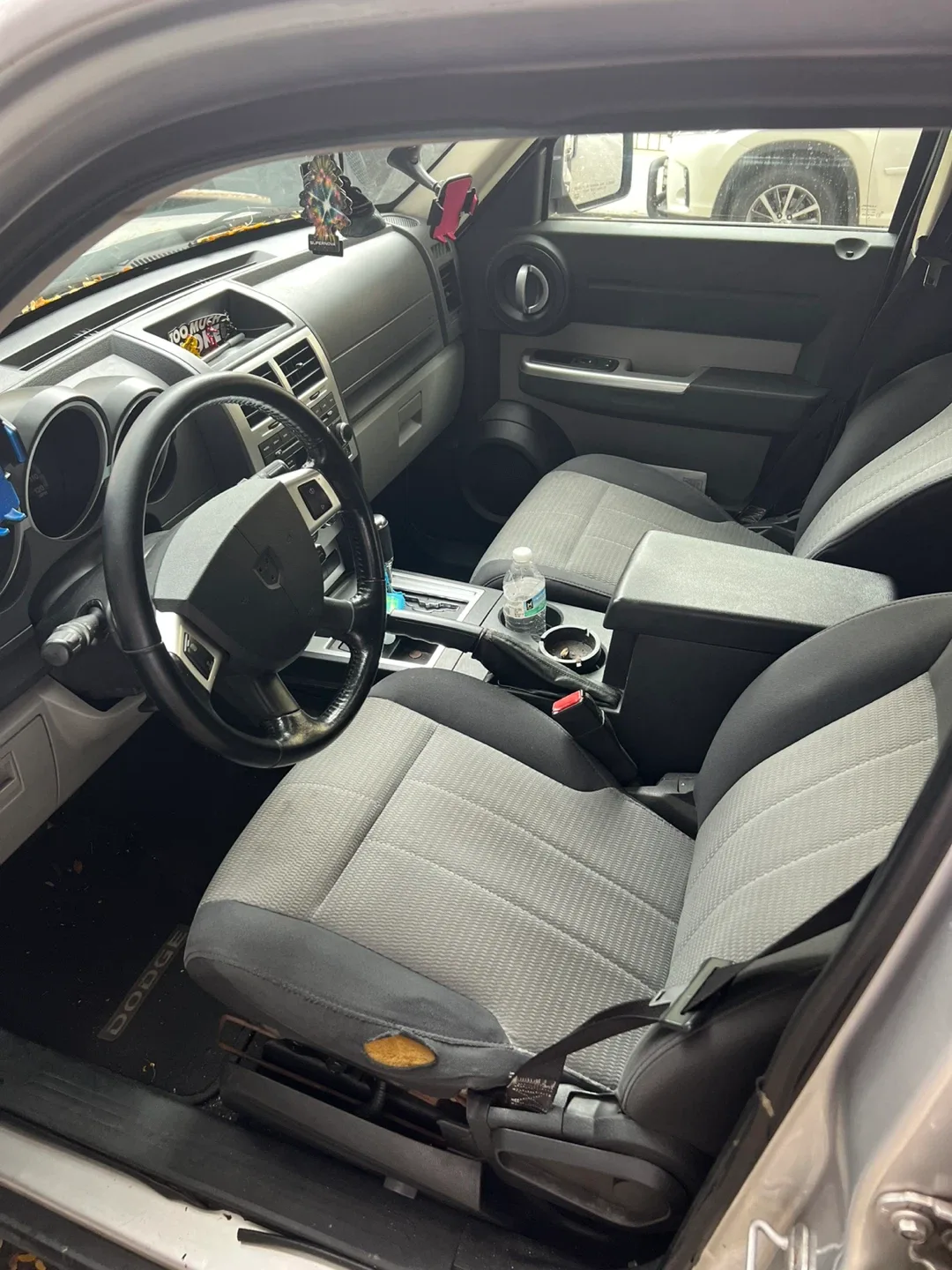 2008 silver Dodge Nitro SUV image indicator(5)