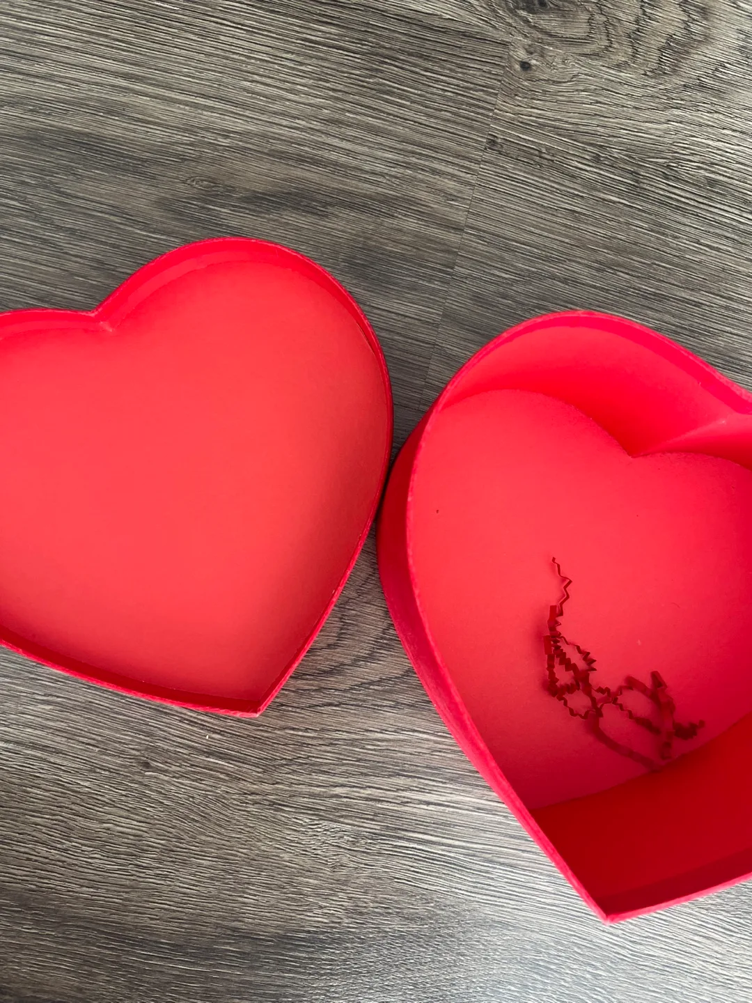 Red Heart-Shaped Box image indicator(4)