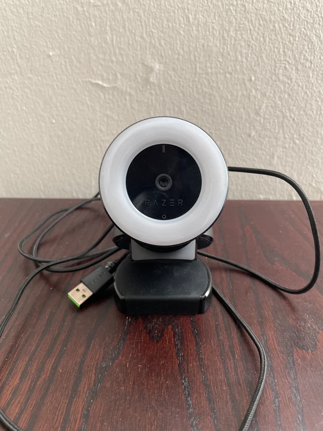 Razer Kiyo Streaming Webcam image indicator(2)