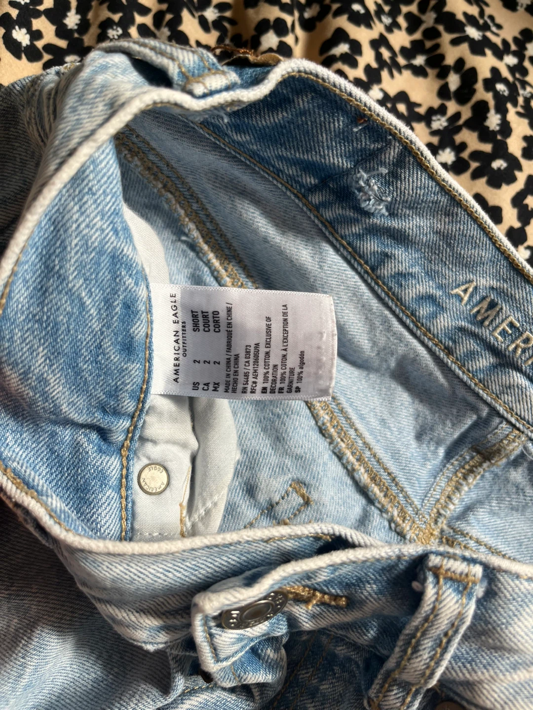 American Eagle Distressed Jeans - Size 2 - photo 4