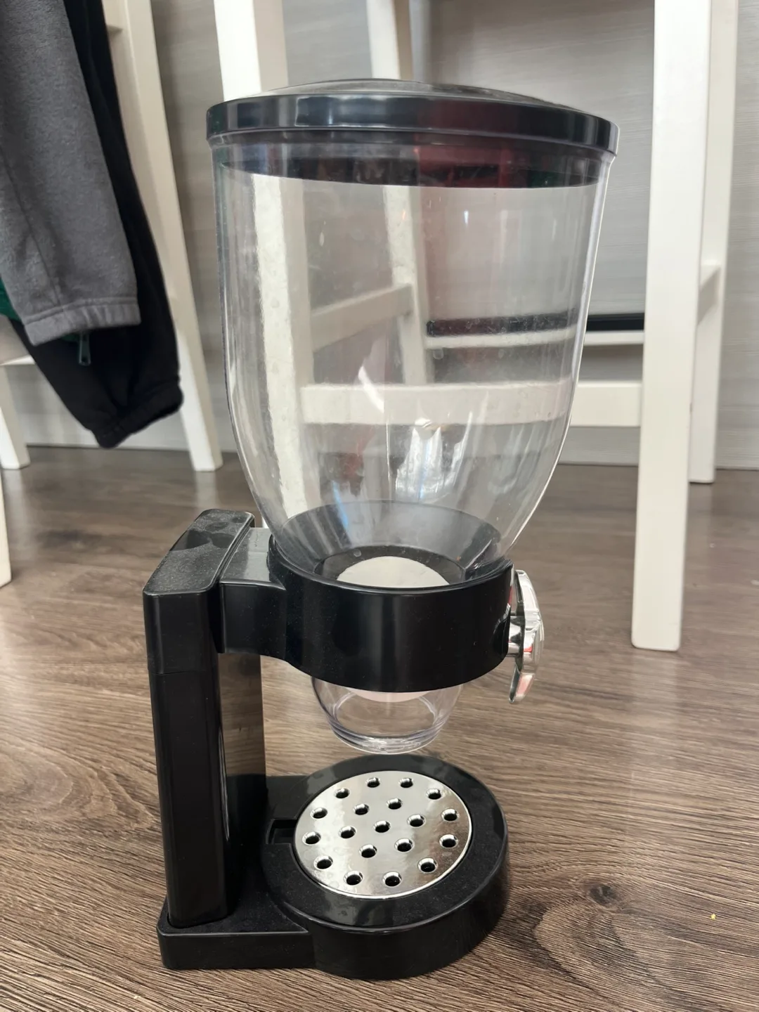 Candy/Cereal Dispenser - Black image indicator(3)