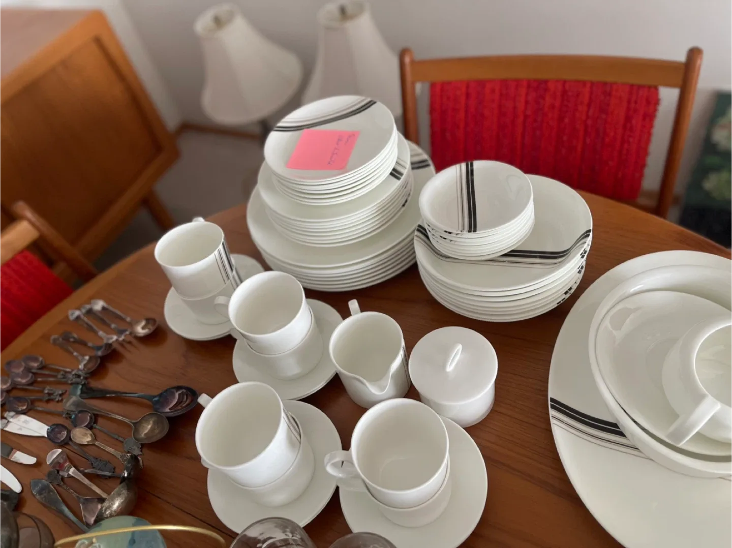 Gorgeous *Parallels by WEDGWOOD 8 person Bone, Gold and Black image indicator(2)