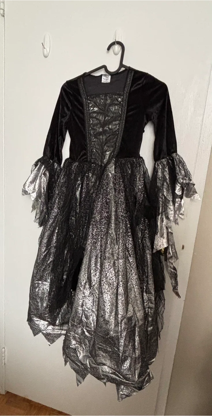 Spirit Halloween Witch Costume, Size M image indicator(2)