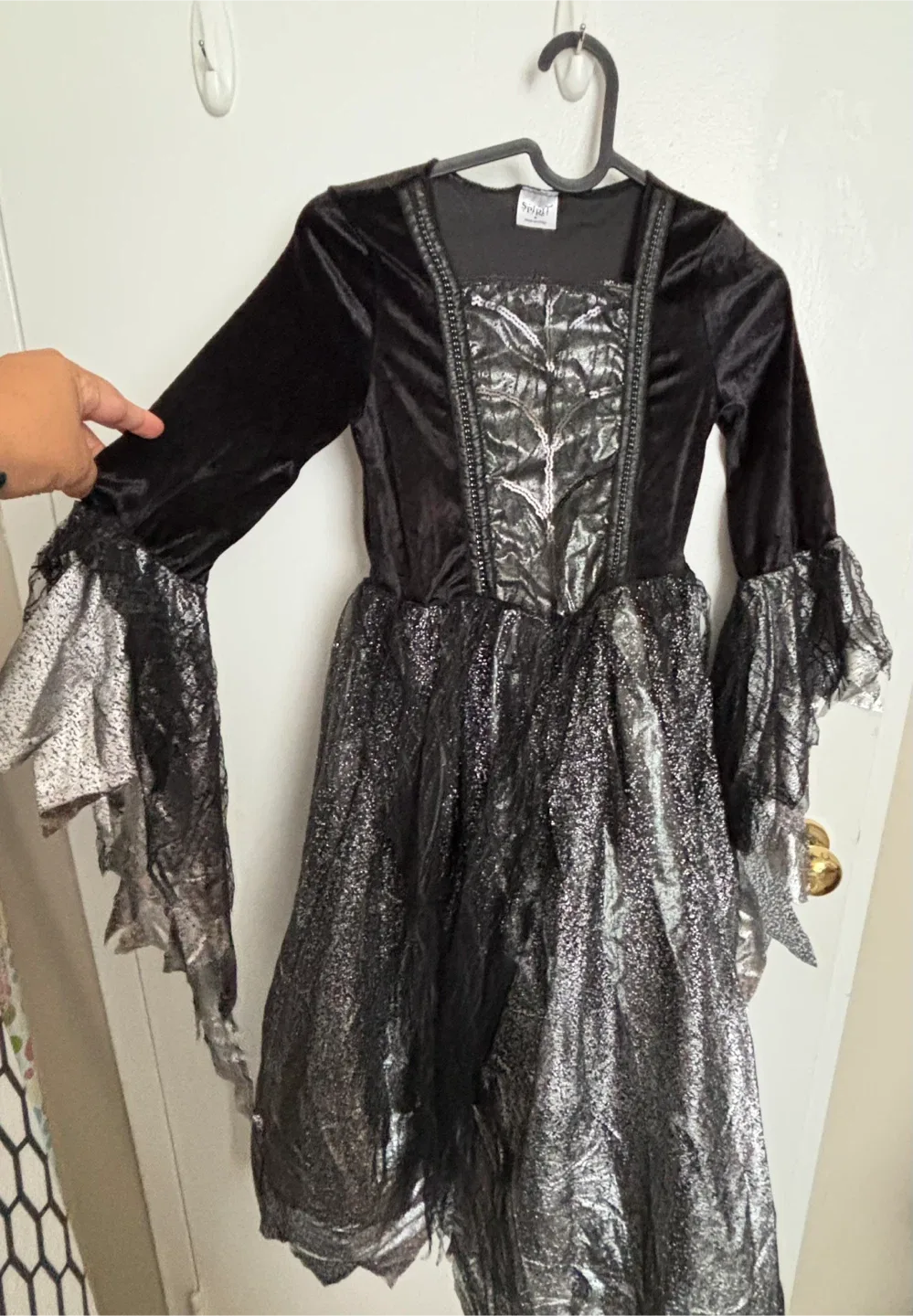 Spirit Halloween Witch Costume, Size M image indicator(5)
