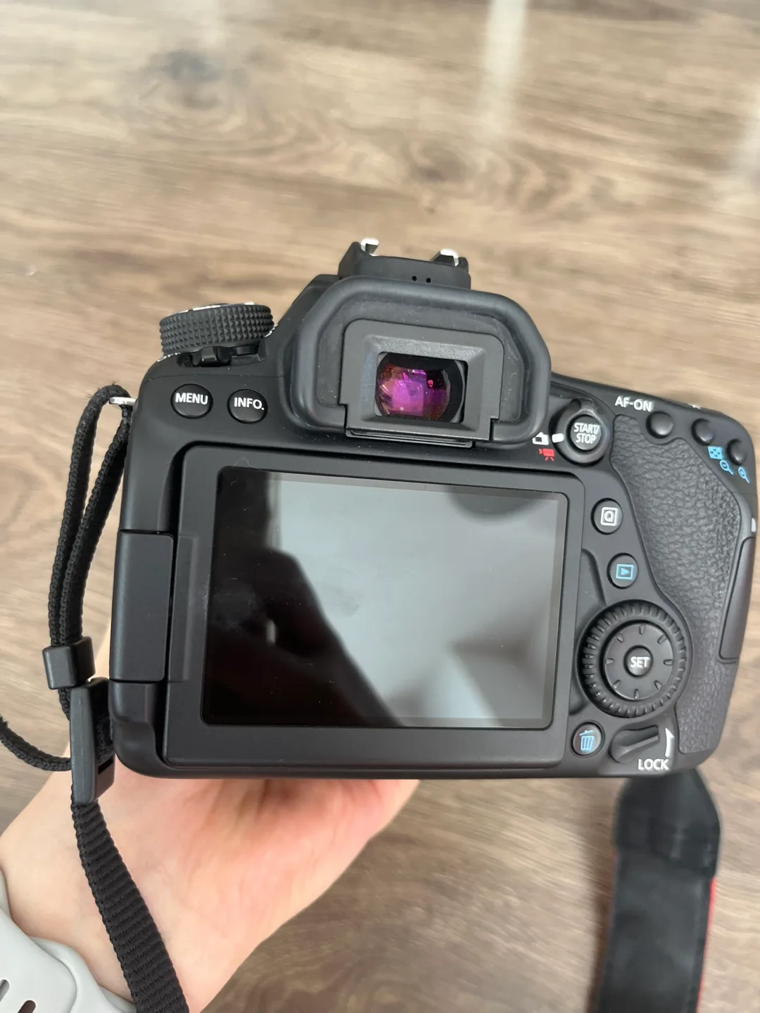 Canon EOS 80D Camera with EF-S 18-135mm Lens image indicator(5)