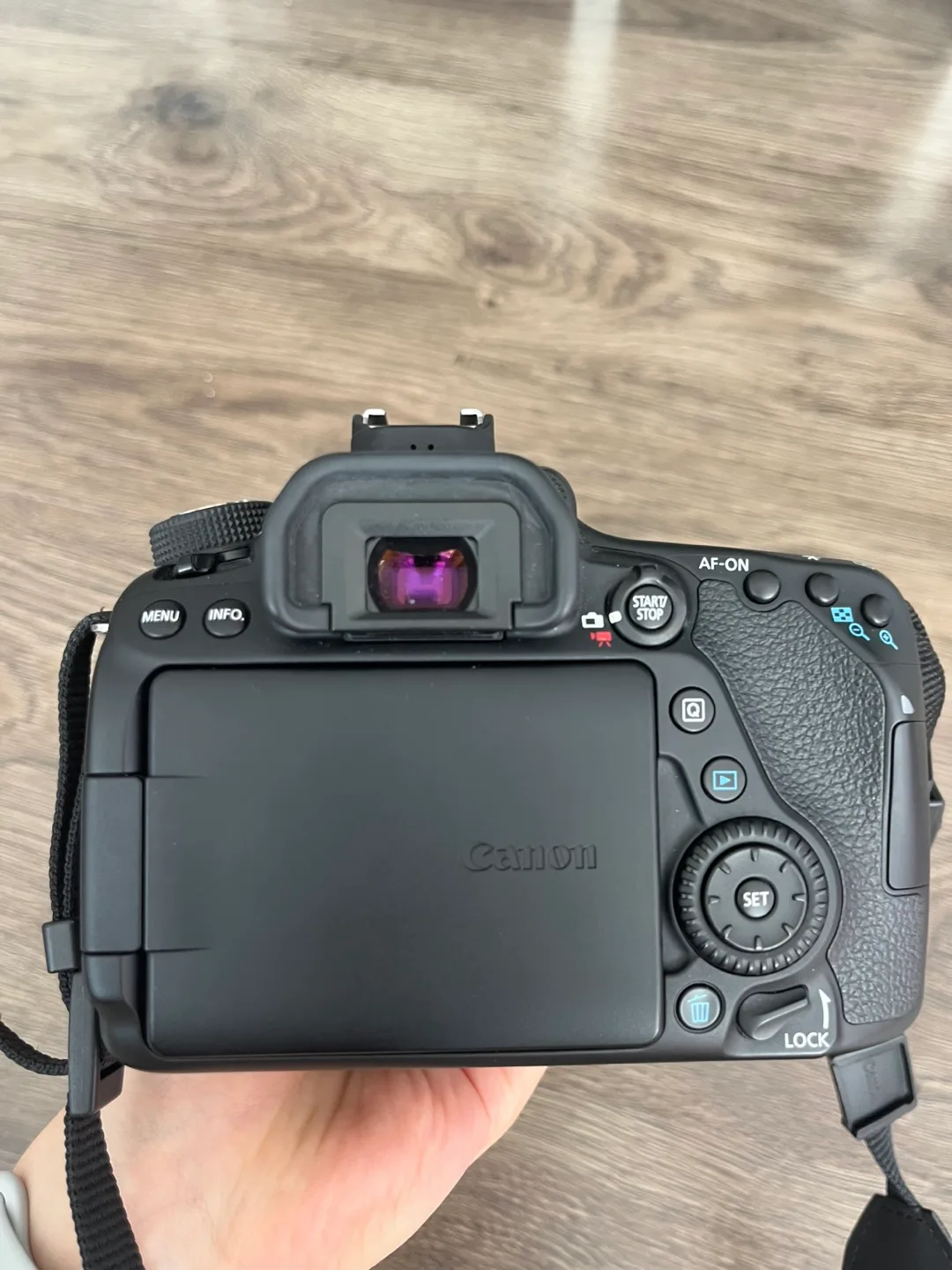 Canon EOS 80D Camera with EF-S 18-135mm Lens image indicator(4)