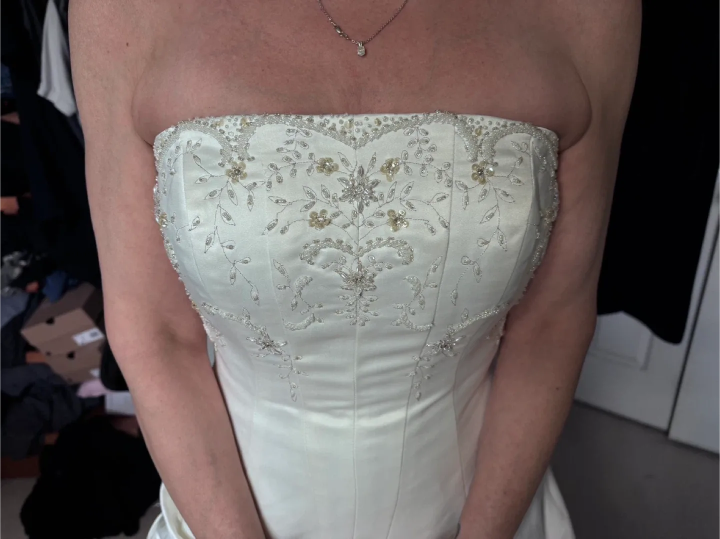 Jordashwae Ivory Wedding Dress - Size 8 image indicator(2)