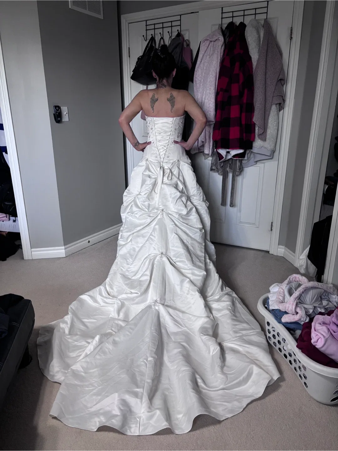 Jordashwae Ivory Wedding Dress - Size 8 image indicator(4)